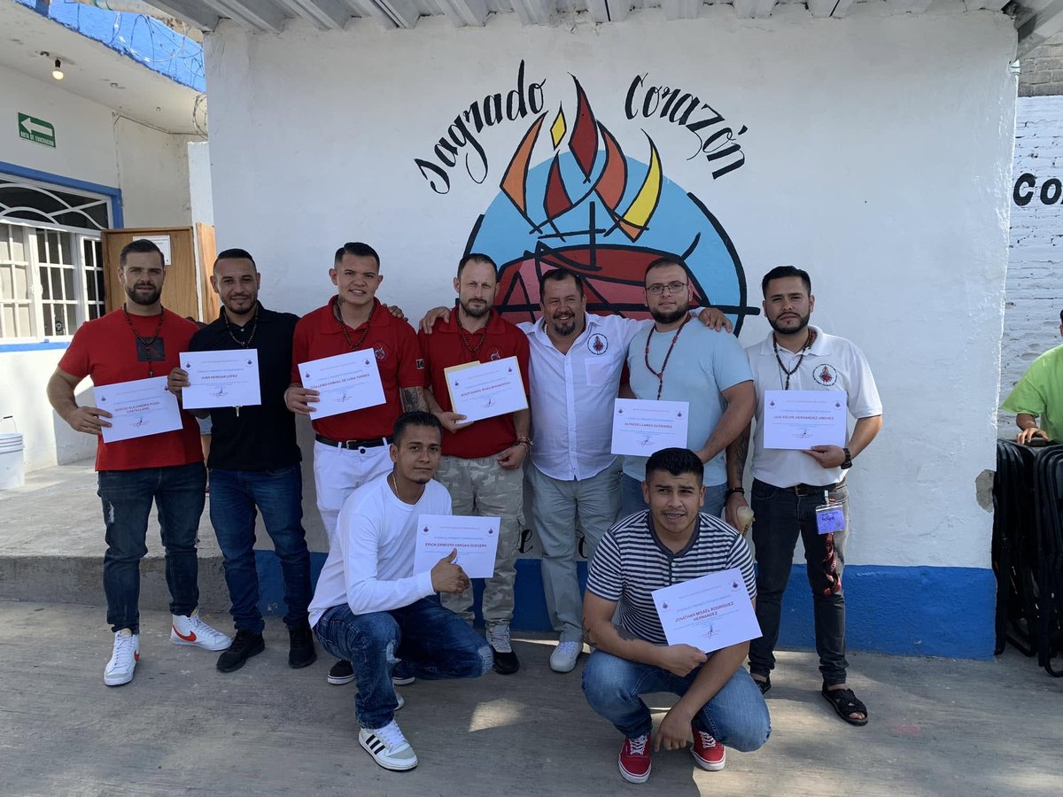 Entrega de certificados a consejeros en adicciones del centro